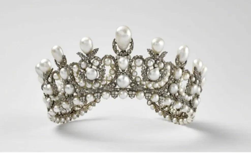 卢浮宫被盗的珠宝中<strong></p>
<p>中国的数字货币</strong>，有拿破仑送给妻子的爱情信物