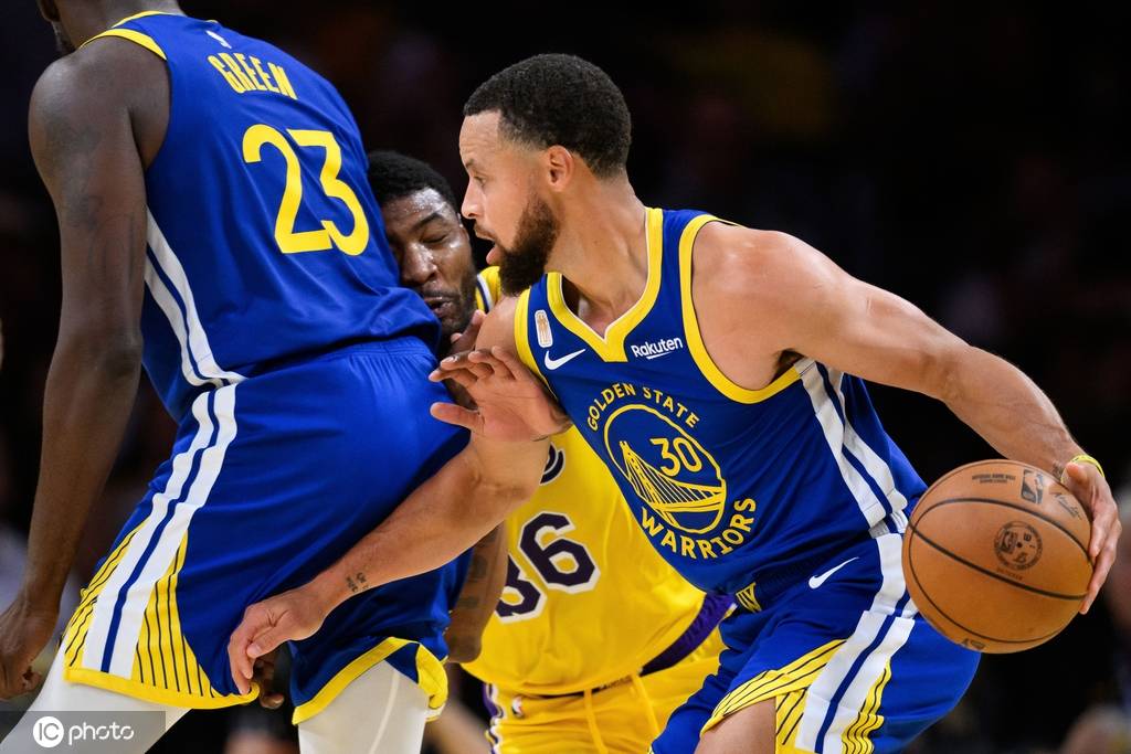 库里23分东契奇43+12+9 巴特勒31+5勇士胜湖人