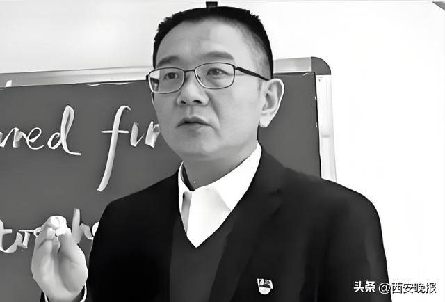 突发讣告！被学生抢鸡排的网红校长苗本臣病逝<strong></p>
<p>数字货币机</strong>，年仅54岁