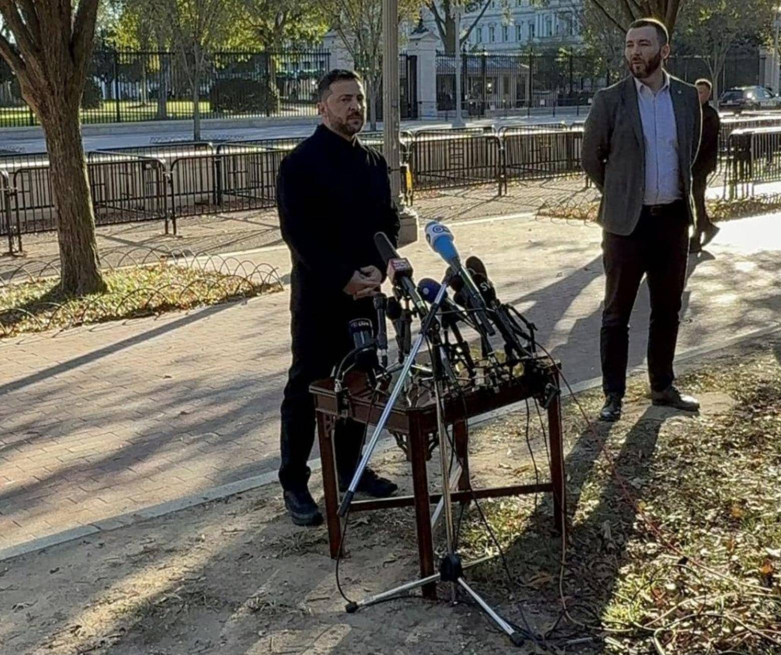 泽连斯基失望透顶<strong></p>
<p>数字货币机</strong>，被美当面羞辱，终于认清了现实：只要能停火，领土也能谈！