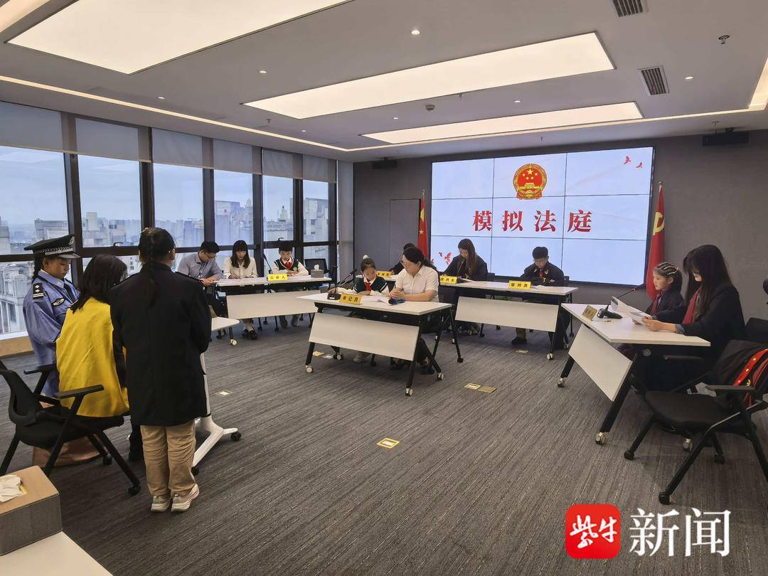 “叔叔是江苏的<strong></p>
<p>数字货币公司</strong>，将来一定带你们去看看！”镇江警官不忘承诺，四次组织近百名藏区学子来苏研学