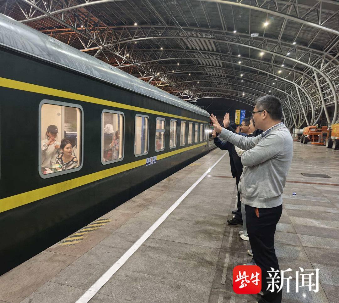 “叔叔是江苏的<strong></p>
<p>数字货币公司</strong>，将来一定带你们去看看！”镇江警官不忘承诺，四次组织近百名藏区学子来苏研学