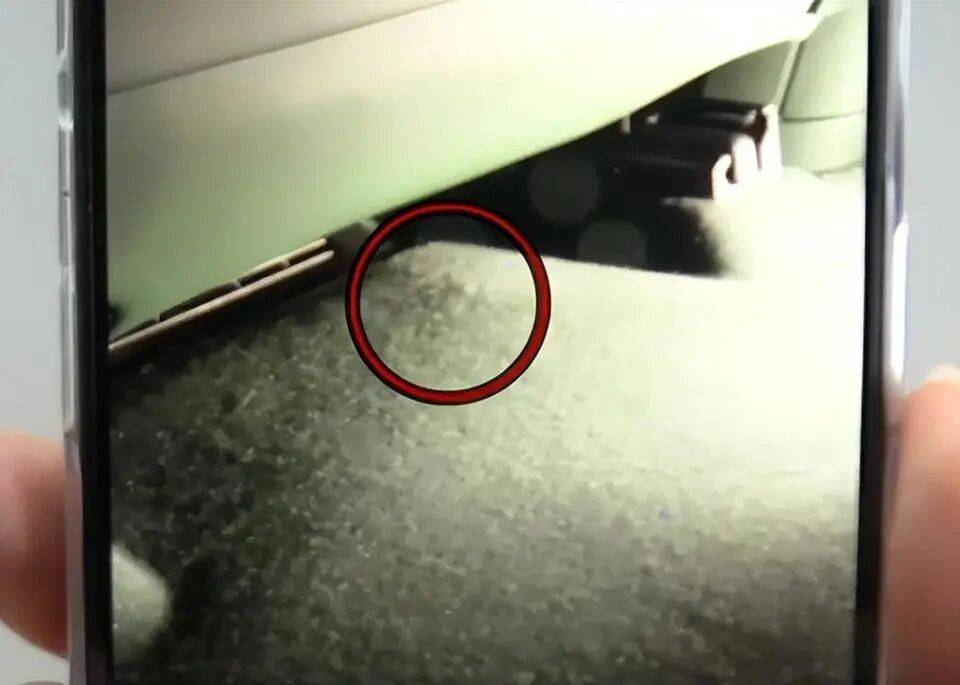 小米新车主驾下方掏出“神秘”多余零件！工作人员一片沉默<strong></p>
<p>数字货币公司</strong>，细思极恐