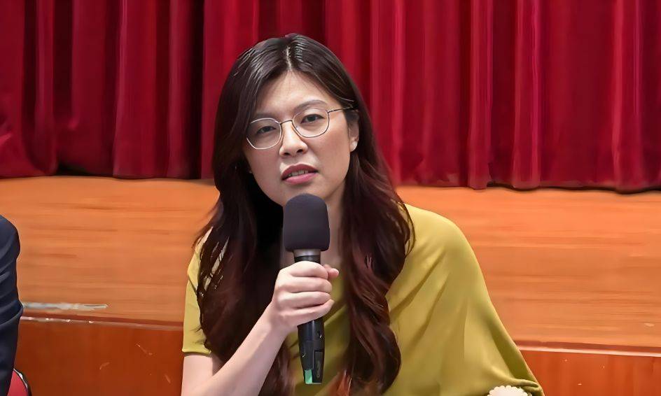 郑丽文高喊“我是中国人”<strong></p>
<p>数字货币公司</strong>,但她手里的国民党机会已经不多了