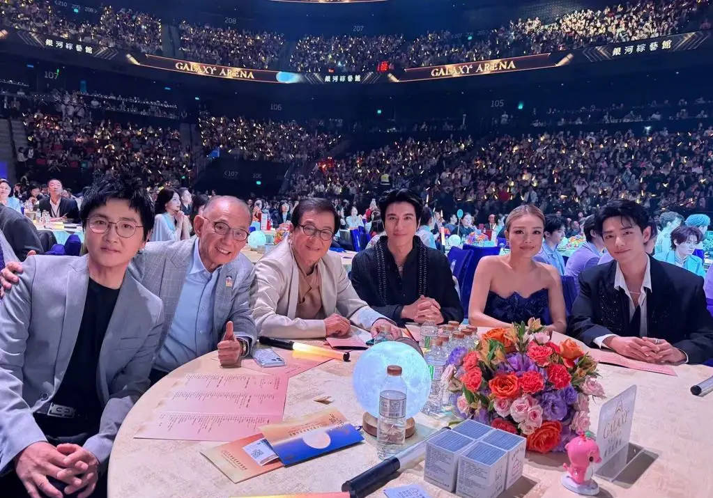 容祖儿回应与成龙误会<strong></p>
<p>数字货币分析</strong>！称成龙摸其后背争议是捕风捉影：我完全没感觉