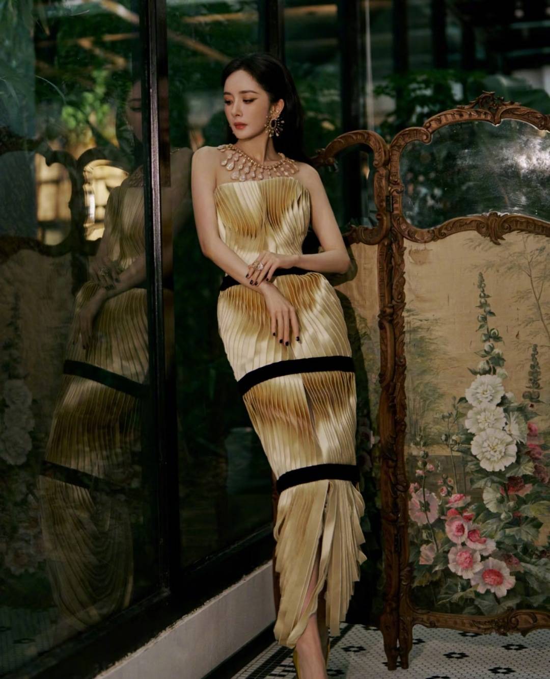 刘亦菲头顶满天星、周冬雨大胆透视装、杨幂顶级高定...VOGUE红毯谁赢了<strong></p>
<p>数字货币分析</strong>？