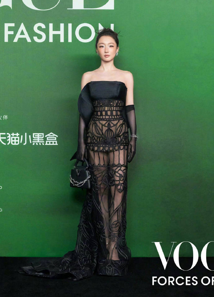 刘亦菲头顶满天星、周冬雨大胆透视装、杨幂顶级高定...VOGUE红毯谁赢了<strong></p>
<p>数字货币分析</strong>？