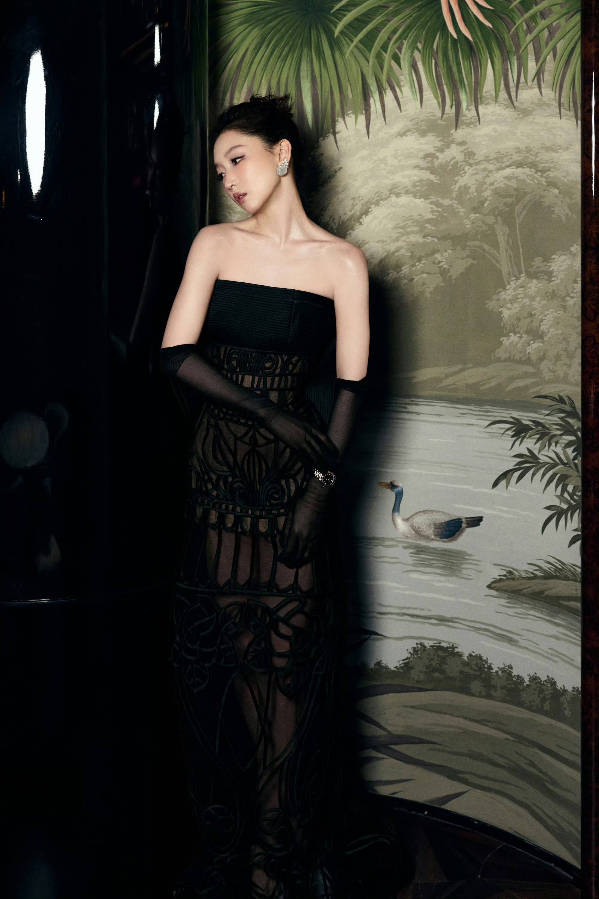 刘亦菲头顶满天星、周冬雨大胆透视装、杨幂顶级高定...VOGUE红毯谁赢了<strong></p>
<p>数字货币分析</strong>？