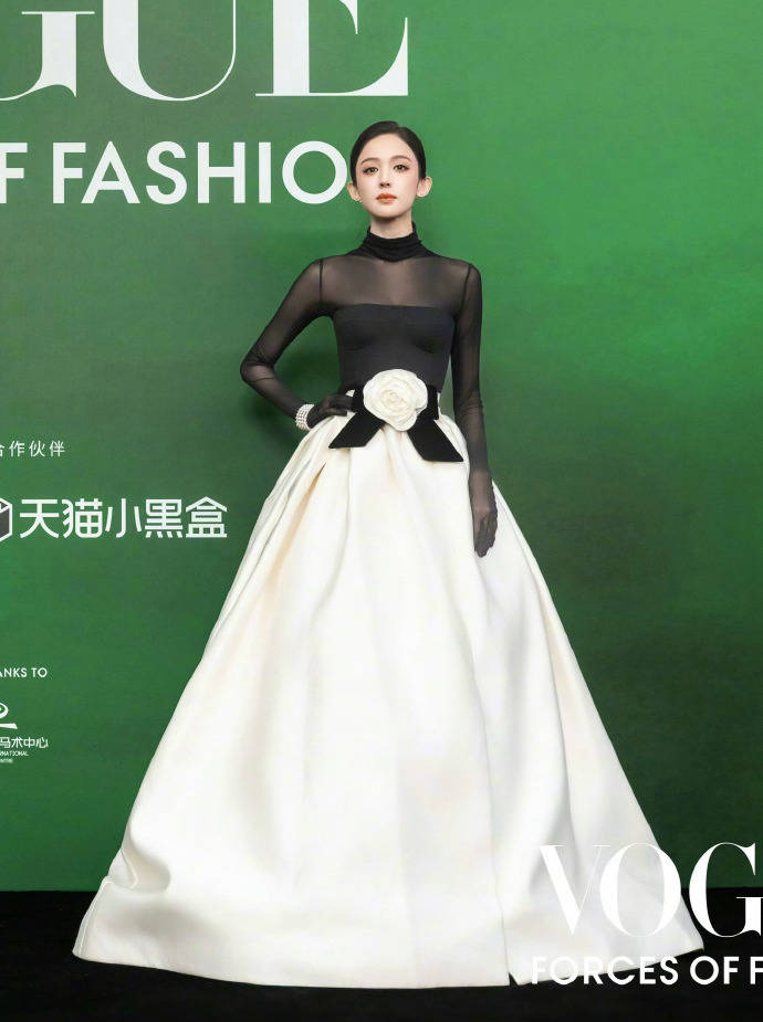 刘亦菲头顶满天星、周冬雨大胆透视装、杨幂顶级高定...VOGUE红毯谁赢了<strong></p>
<p>数字货币分析</strong>？