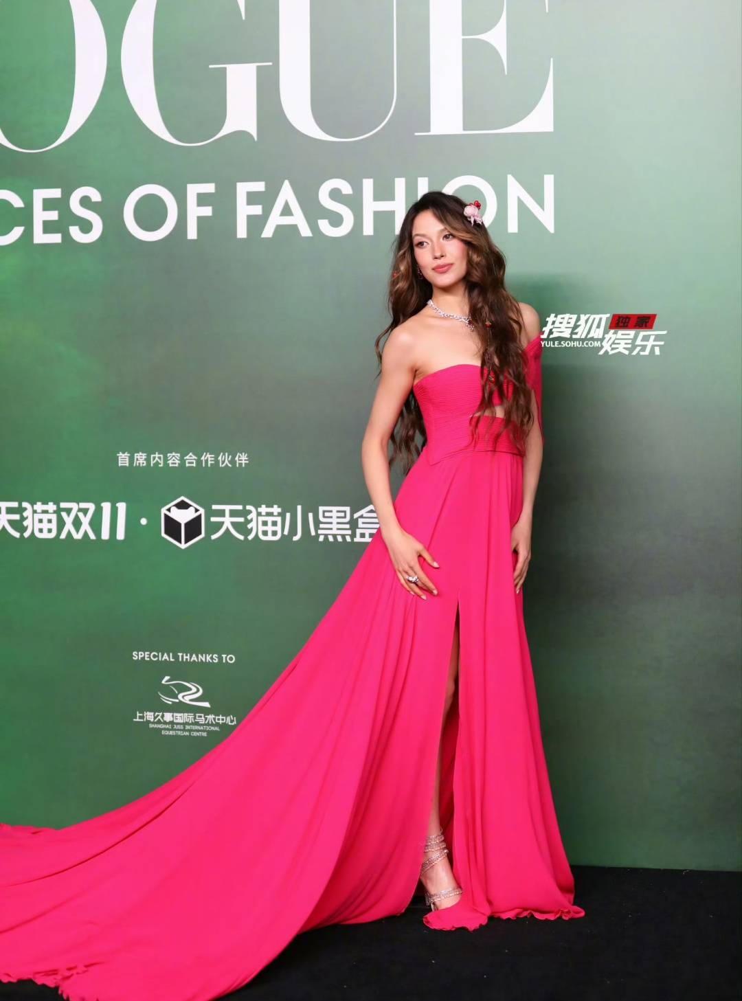 刘亦菲头顶满天星、周冬雨大胆透视装、杨幂顶级高定...VOGUE红毯谁赢了<strong></p>
<p>数字货币分析</strong>？