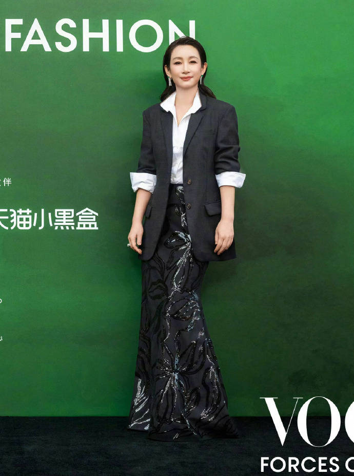 刘亦菲头顶满天星、周冬雨大胆透视装、杨幂顶级高定...VOGUE红毯谁赢了<strong></p>
<p>数字货币分析</strong>？