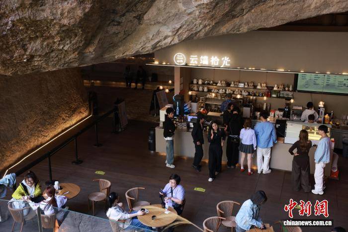 浙江温州乐清雁荡山：悬崖咖啡助力传统景区焕新出圈