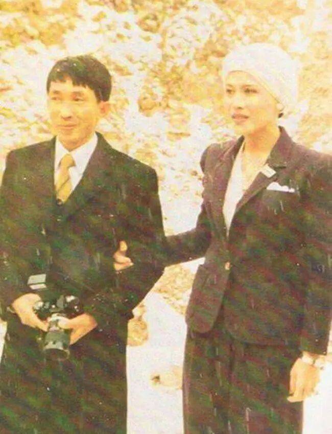 泰国王太后诗丽吉去世<strong></p>
<p>数字货币软件</strong>,留下19顶奢华王冠和她的传奇一生