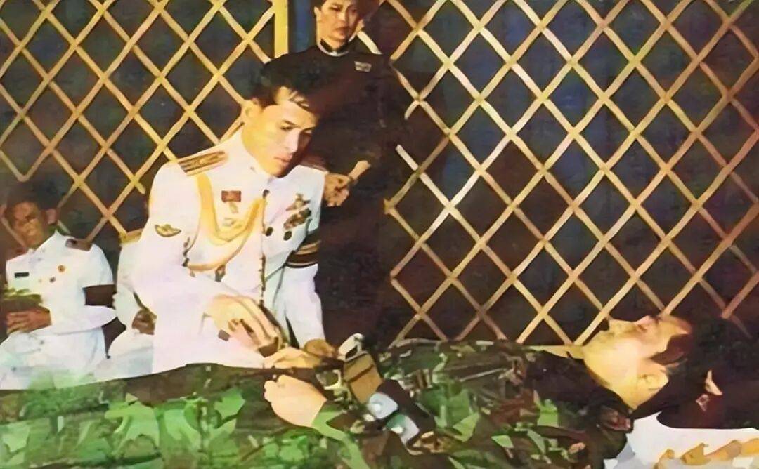 泰国王太后诗丽吉去世<strong></p>
<p>数字货币软件</strong>,留下19顶奢华王冠和她的传奇一生