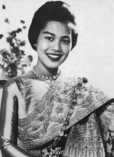 泰国王太后诗丽吉去世<strong></p>
<p>数字货币软件</strong>,留下19顶奢华王冠和她的传奇一生