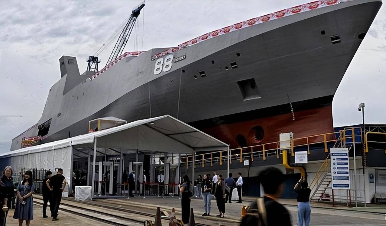 人口不足600万的小国<strong></p>
<p>国内数字货币</strong>，建造8000吨级大型战舰，新加坡“胜利号”多用途战斗舰亮相