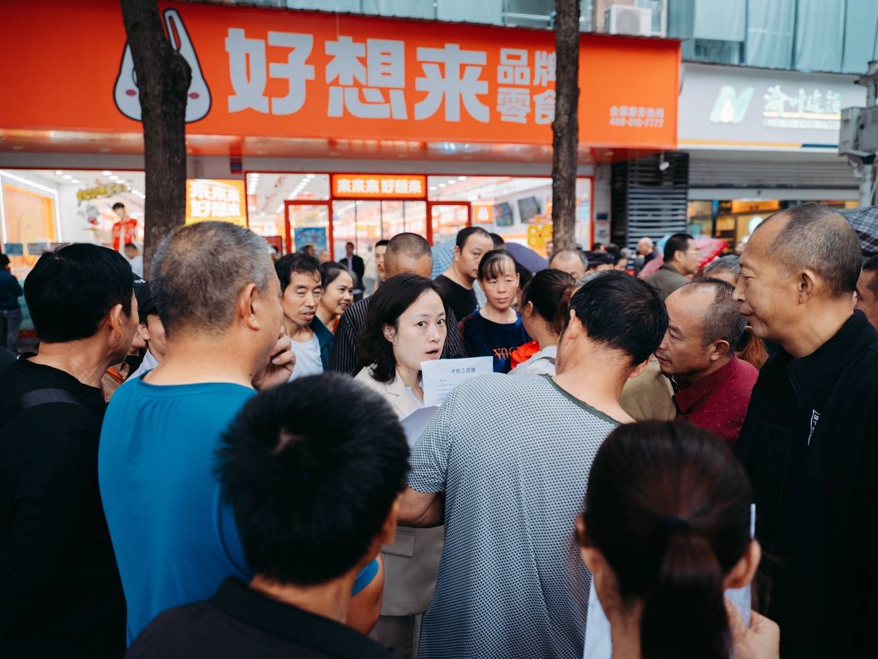 <strong></p>
<p>国内数字货币</strong>他们挤在8元一晚的旅店 几百人抢一个活