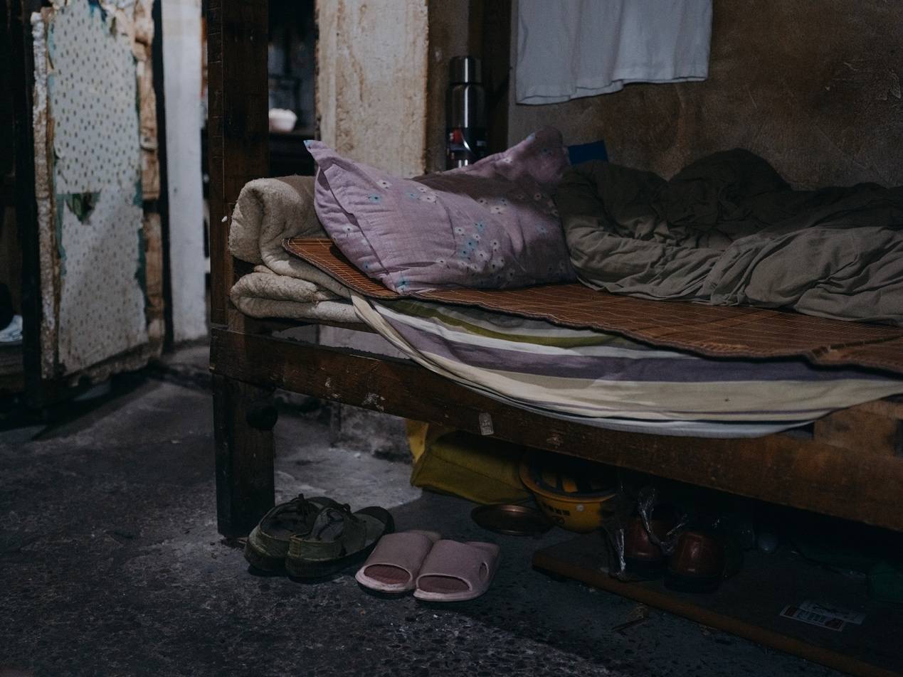 <strong></p>
<p>国内数字货币</strong>他们挤在8元一晚的旅店 几百人抢一个活