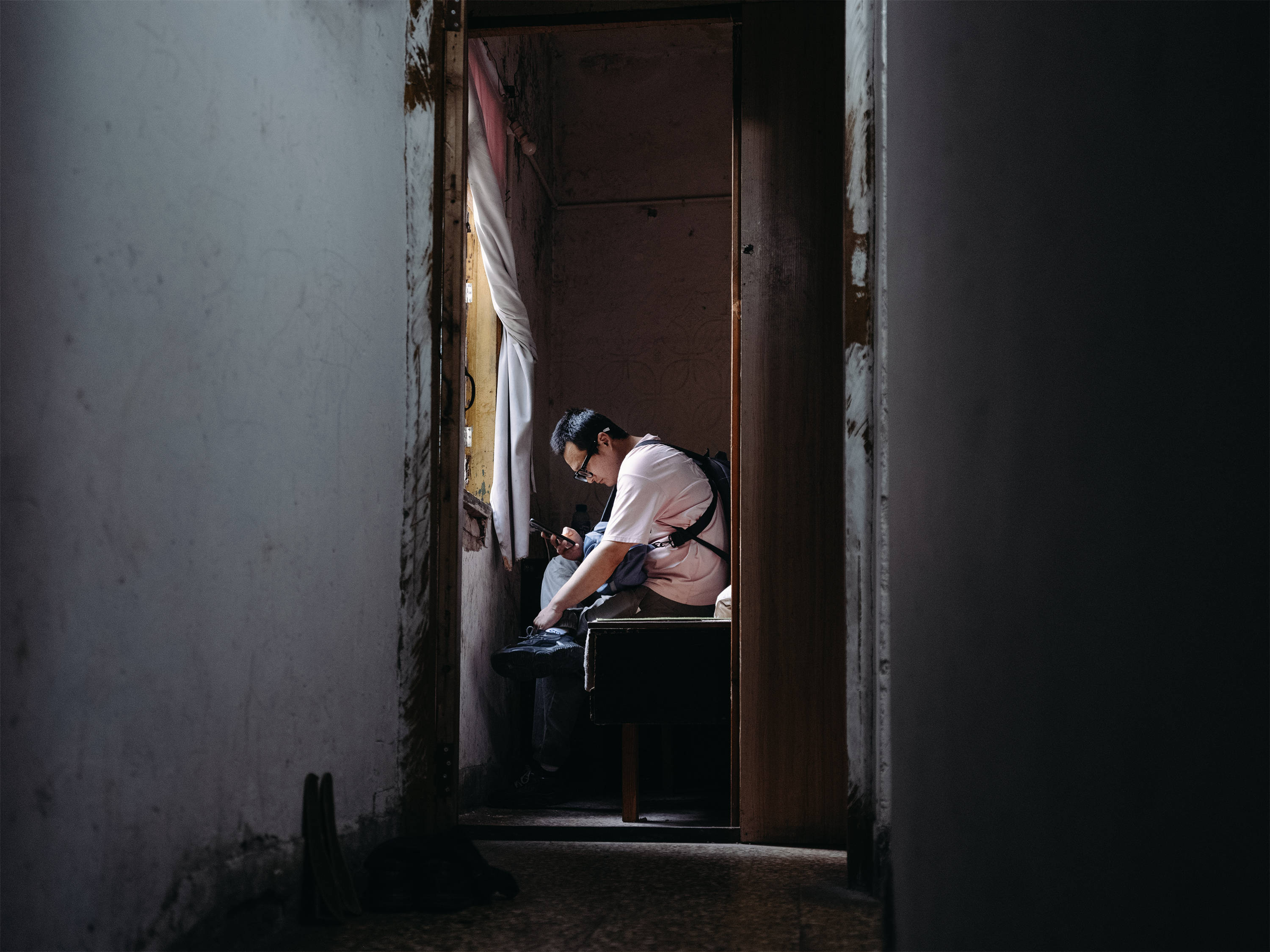 <strong></p>
<p>国内数字货币</strong>他们挤在8元一晚的旅店 几百人抢一个活