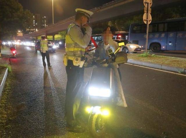 北京“电子眼”开始抓拍电动自行车违法<strong></p>
<p>数字货币监管</strong>，试点审核录入电动自行车违法行为3.8万起