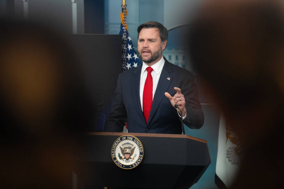 哈马斯“假装寻找遗体”<strong></p>
<p>数字货币挖矿</strong>，激怒以色列撕毁停火协议