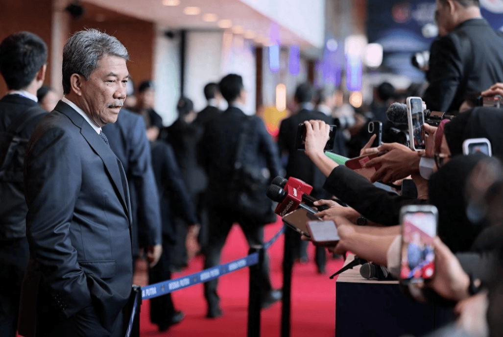 终于送走特朗普，东盟把中国代表请进会议室，二话不说签重磅协议