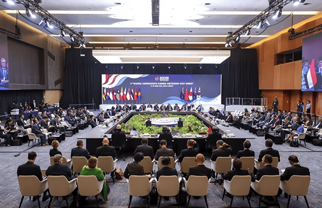 终于送走特朗普<strong></p>
<p>数字货币挖矿</strong>，东盟把中国代表请进会议室，二话不说签重磅协议