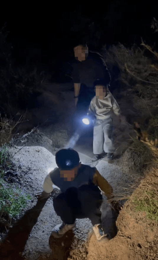 2个大人带3个孩子被困河南深山<strong></p>
<p>货币数字代码</strong>，男子仅凭山上微光摸黑营救：我对山里环境熟