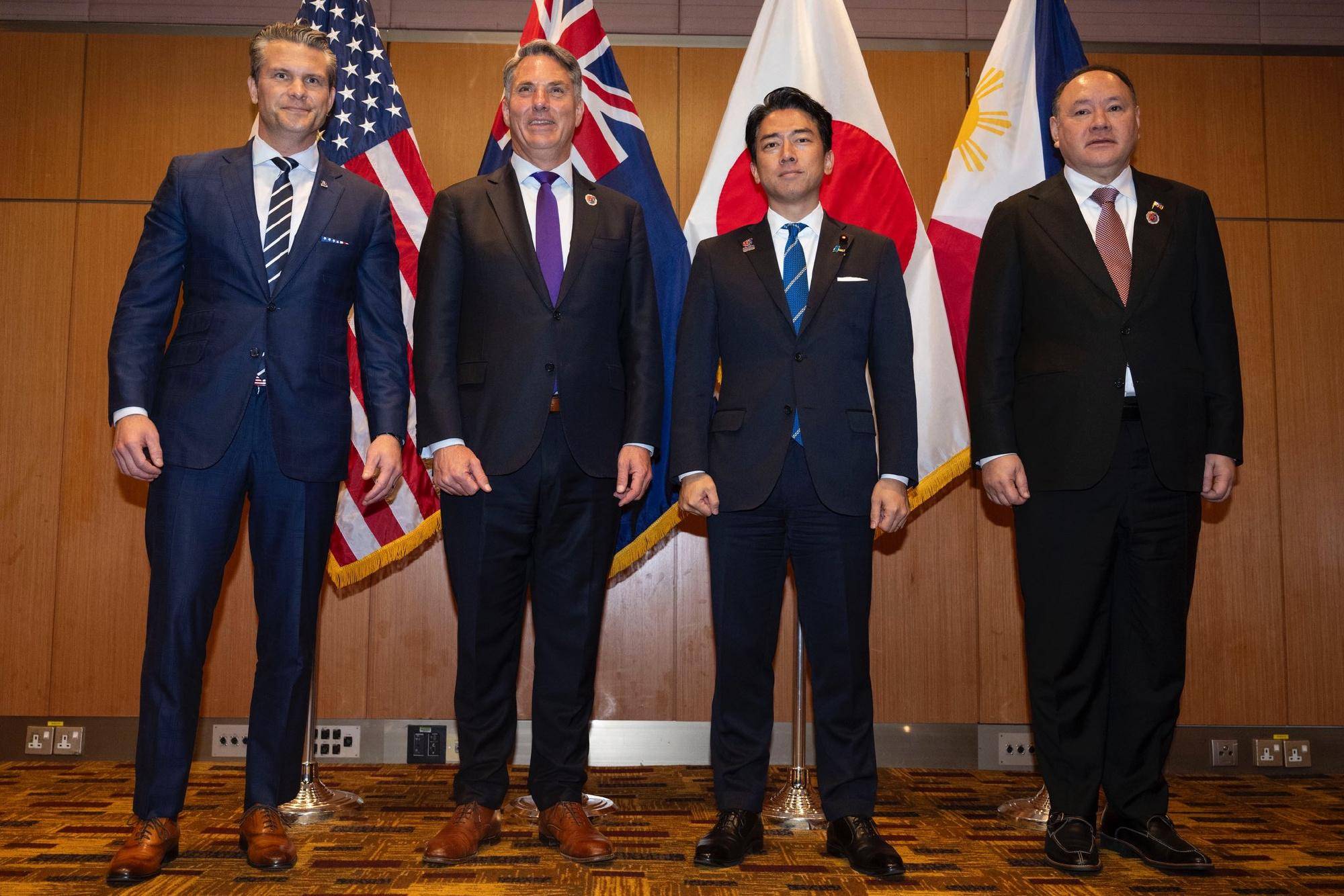 美军再度遭遇耻辱时刻:中国海军6艘战舰包围<strong></p>
<p>数字货币银行</strong>,815舰插入南海演习