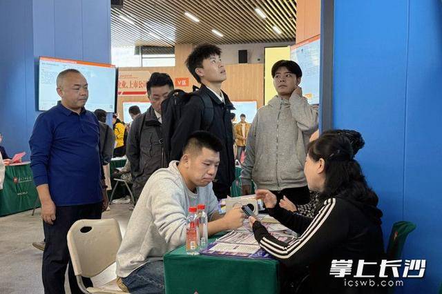 700余名退役军人及军属长沙求职<strong></p>
<p>数字货币银行</strong>,165人达成意向