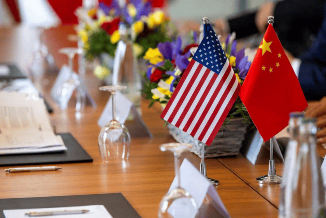 美方代表团来到北京<strong></p>
<p>数字货币群</strong>,跟李成钢部长直接对上线,说起话来客客气气的