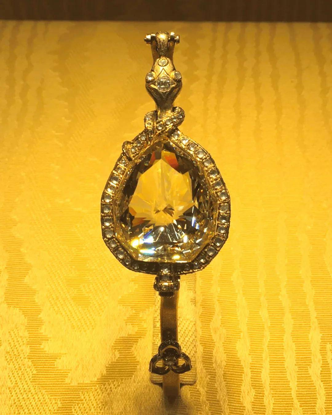 失踪百年的欧洲王室诅咒之钻重现<strong></p>
<p>数字货币系统</strong>，背后藏着一位忠贞皇后的惊人布局