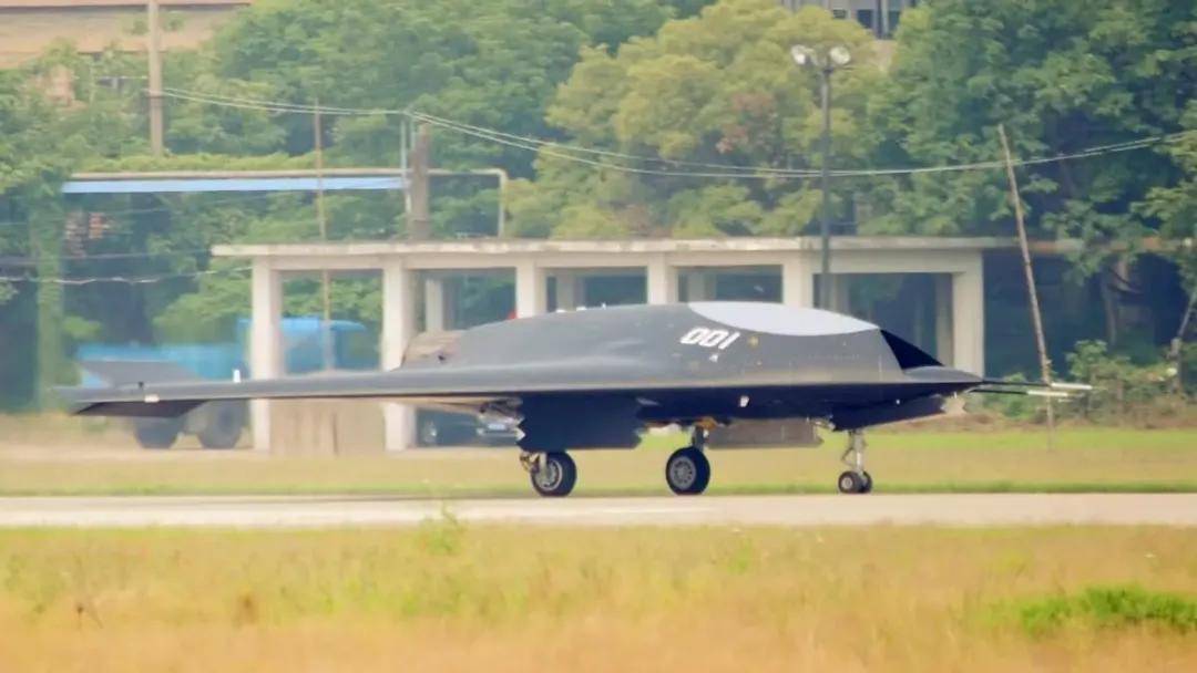 代号“玄龙”！攻击-11官宣服役<strong></p>
<p>数字货币新闻</strong>，与歼-20、歼-16编队飞行