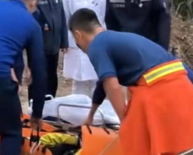 “我来个跳的”！女驴友不慎摔下巨石<strong></p>
<p>关于数字货币</strong>，目击者：粉碎性骨折