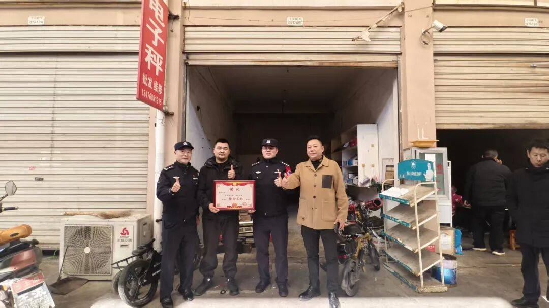 4.2万现金深夜“躺”在路上<strong></p>
<p>数字货币央行</strong>，谁丢的？咸宁民警2天破案发现暖心真相