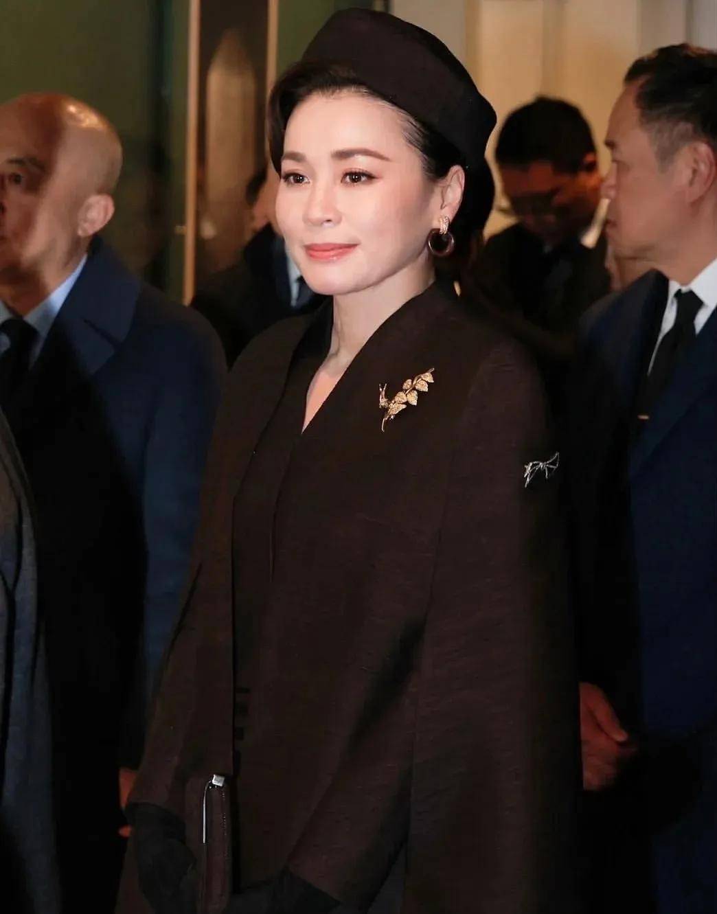 泰国王后访华“穿搭九宫格”出圈<strong></p>
<p>数字货币央行</strong>，隆重珠宝展现用心诚意