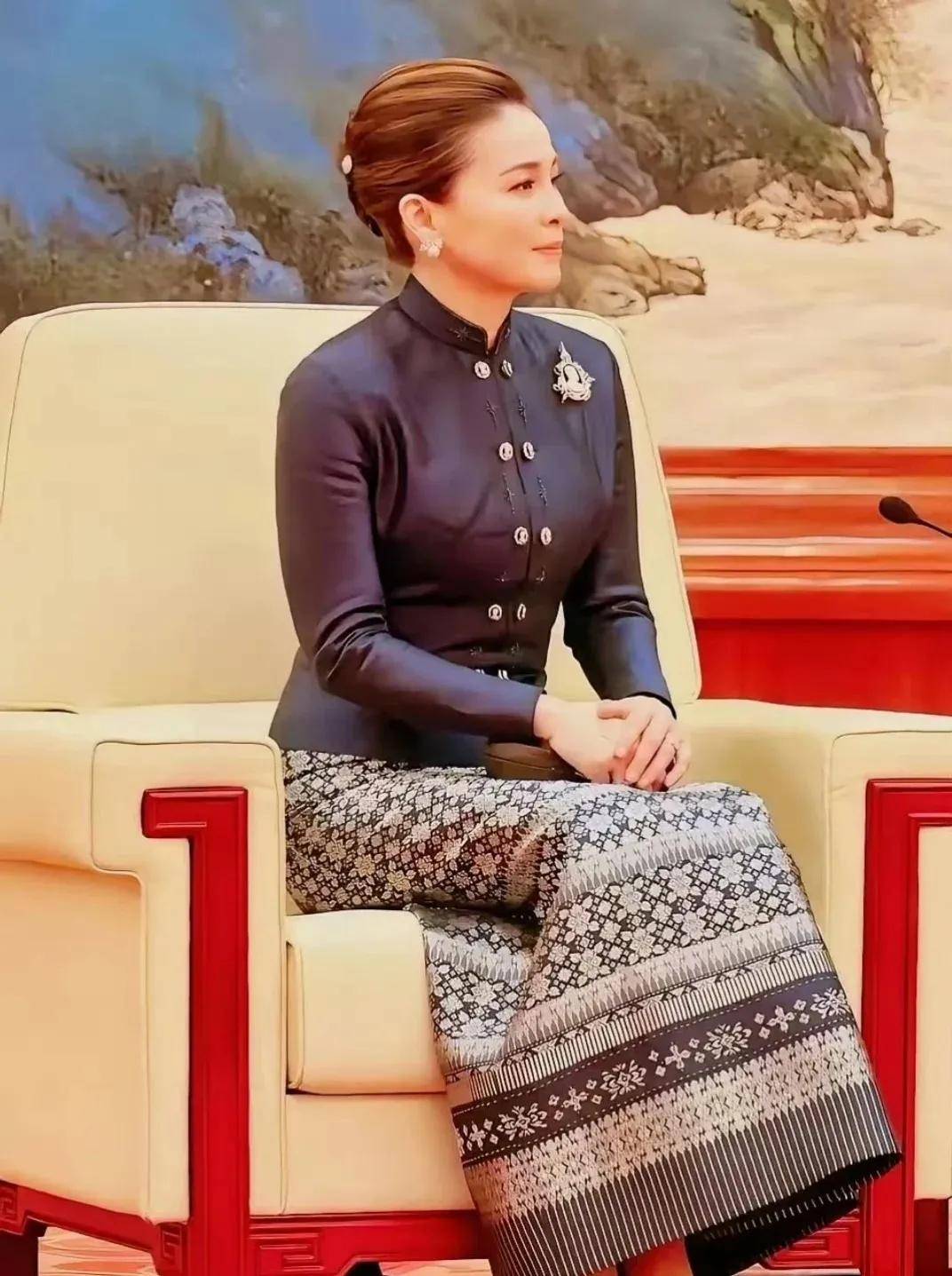 泰国王后访华“穿搭九宫格”出圈<strong></p>
<p>数字货币央行</strong>，隆重珠宝展现用心诚意