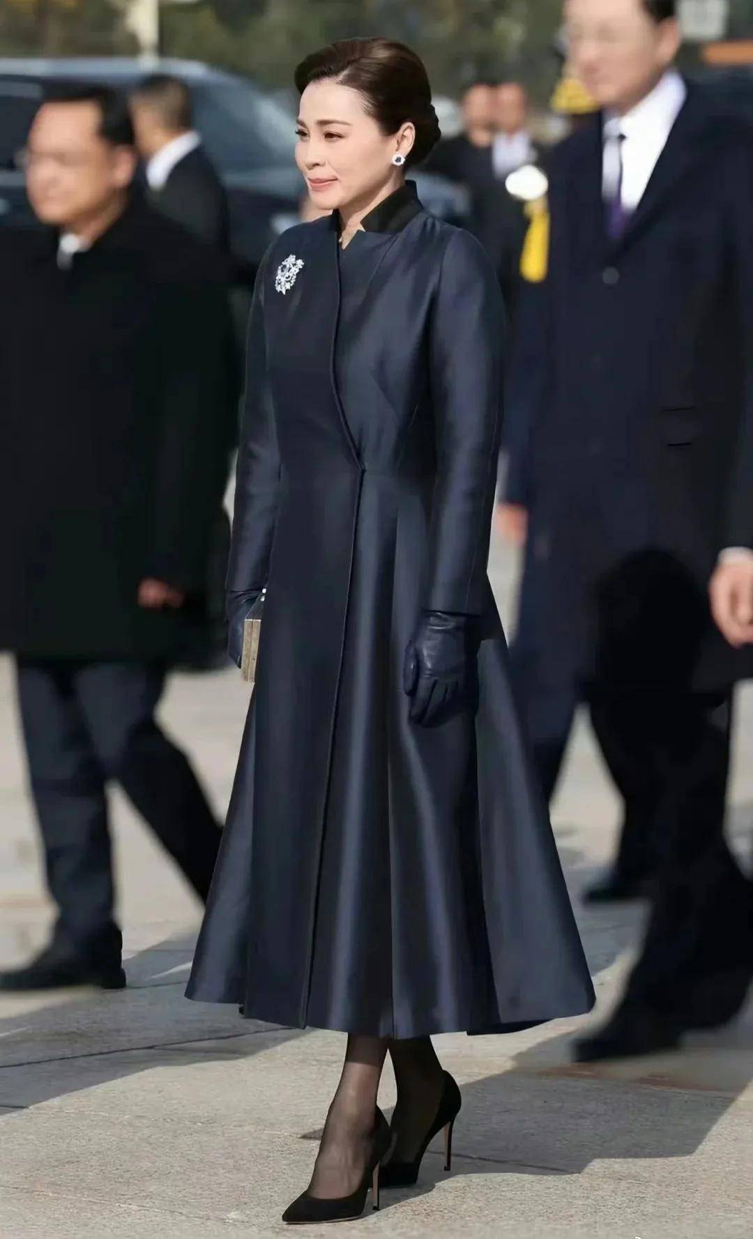 泰国王后访华“穿搭九宫格”出圈<strong></p>
<p>数字货币央行</strong>，隆重珠宝展现用心诚意