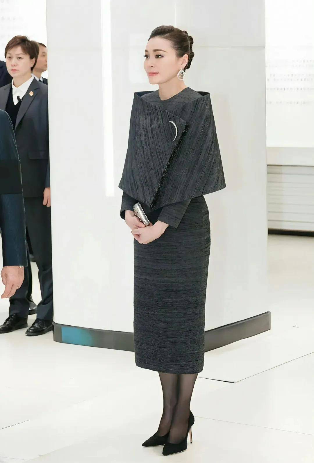 泰国王后访华“穿搭九宫格”出圈<strong></p>
<p>数字货币央行</strong>，隆重珠宝展现用心诚意