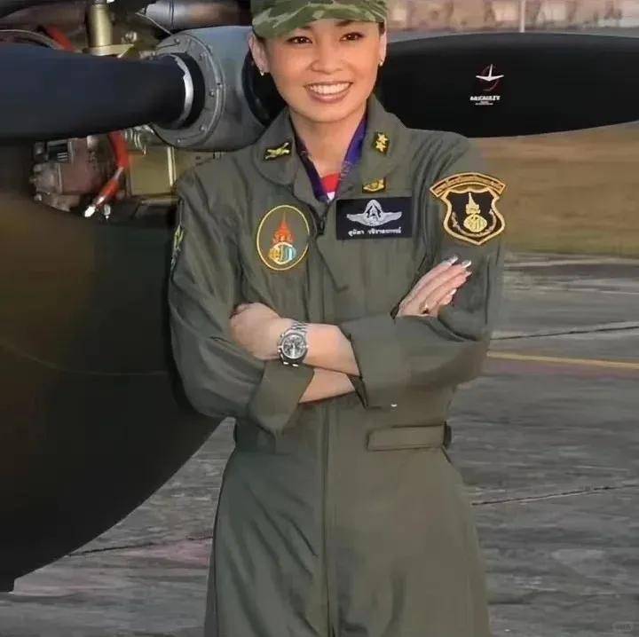 泰国王后访华“穿搭九宫格”出圈<strong></p>
<p>数字货币央行</strong>，隆重珠宝展现用心诚意