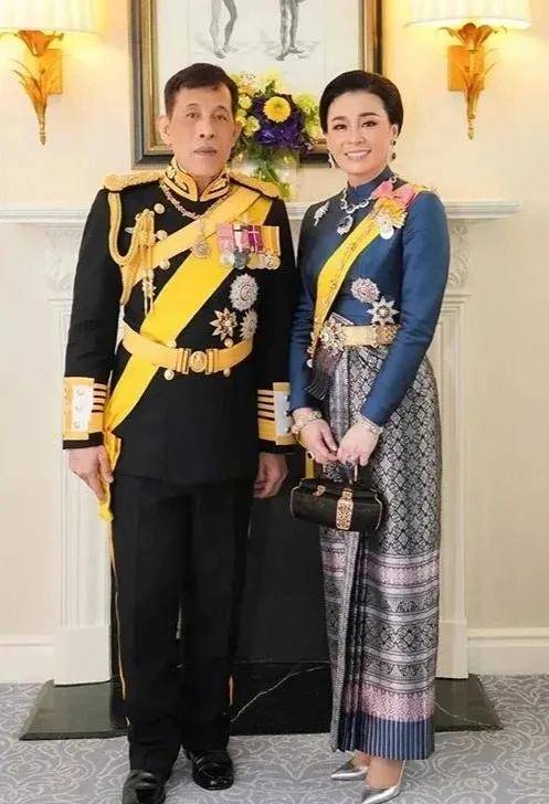 泰国王后访华“穿搭九宫格”出圈<strong></p>
<p>数字货币央行</strong>，隆重珠宝展现用心诚意