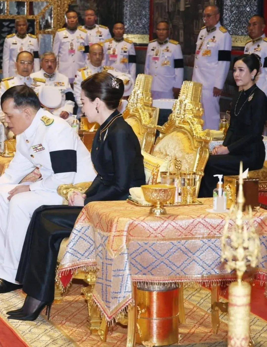 泰国王后访华“穿搭九宫格”出圈<strong></p>
<p>数字货币央行</strong>，隆重珠宝展现用心诚意