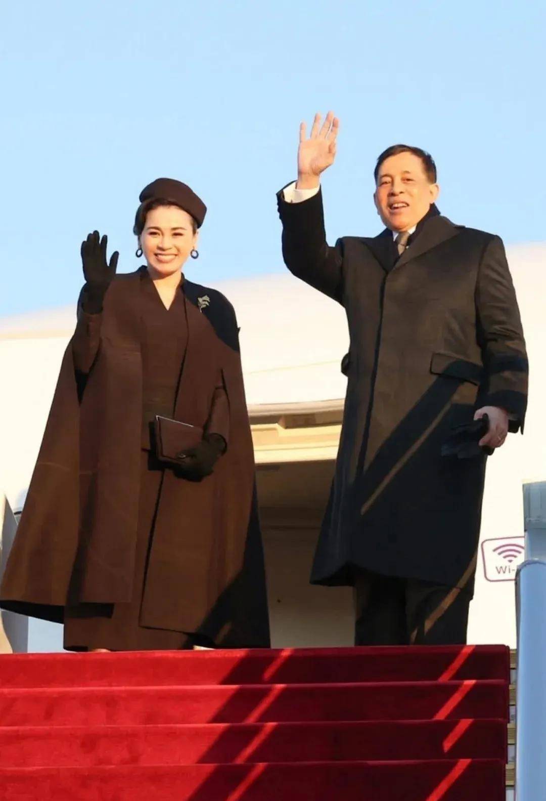 泰国王后访华“穿搭九宫格”出圈<strong></p>
<p>数字货币央行</strong>，隆重珠宝展现用心诚意