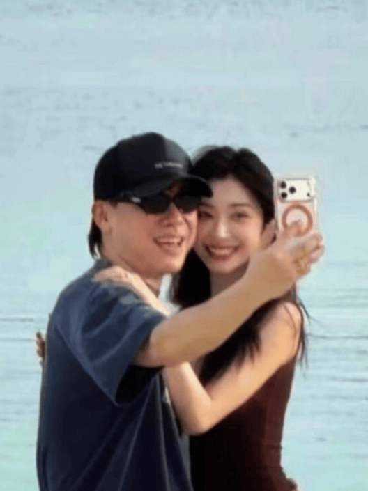 考古|胡彦斌易梦玲恋情曝光!相差16岁横跨歌手网红领域<strong></p>
<p>数字货币央行</strong>,25年底最让人震惊的情侣出现