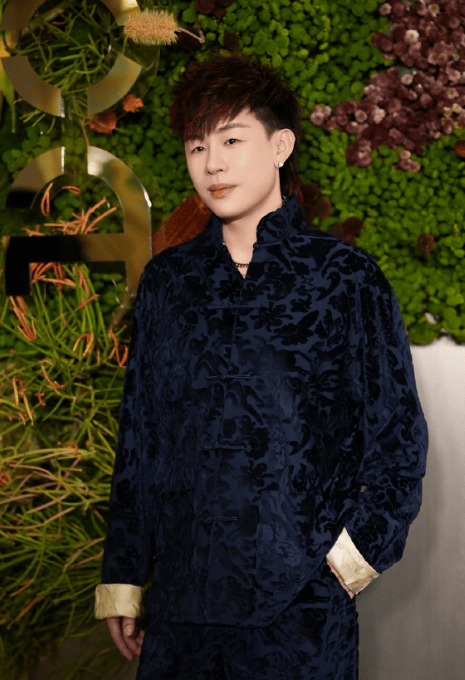 考古|胡彦斌易梦玲恋情曝光!相差16岁横跨歌手网红领域<strong></p>
<p>数字货币央行</strong>,25年底最让人震惊的情侣出现