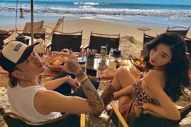 考古|胡彦斌易梦玲恋情曝光!相差16岁横跨歌手网红领域<strong></p>
<p>数字货币央行</strong>,25年底最让人震惊的情侣出现