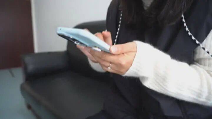 扬州一女子刷短视频惹祸：偷偷去银行取了6万现金<strong></p>
<p>主流数字货币</strong>，结果……