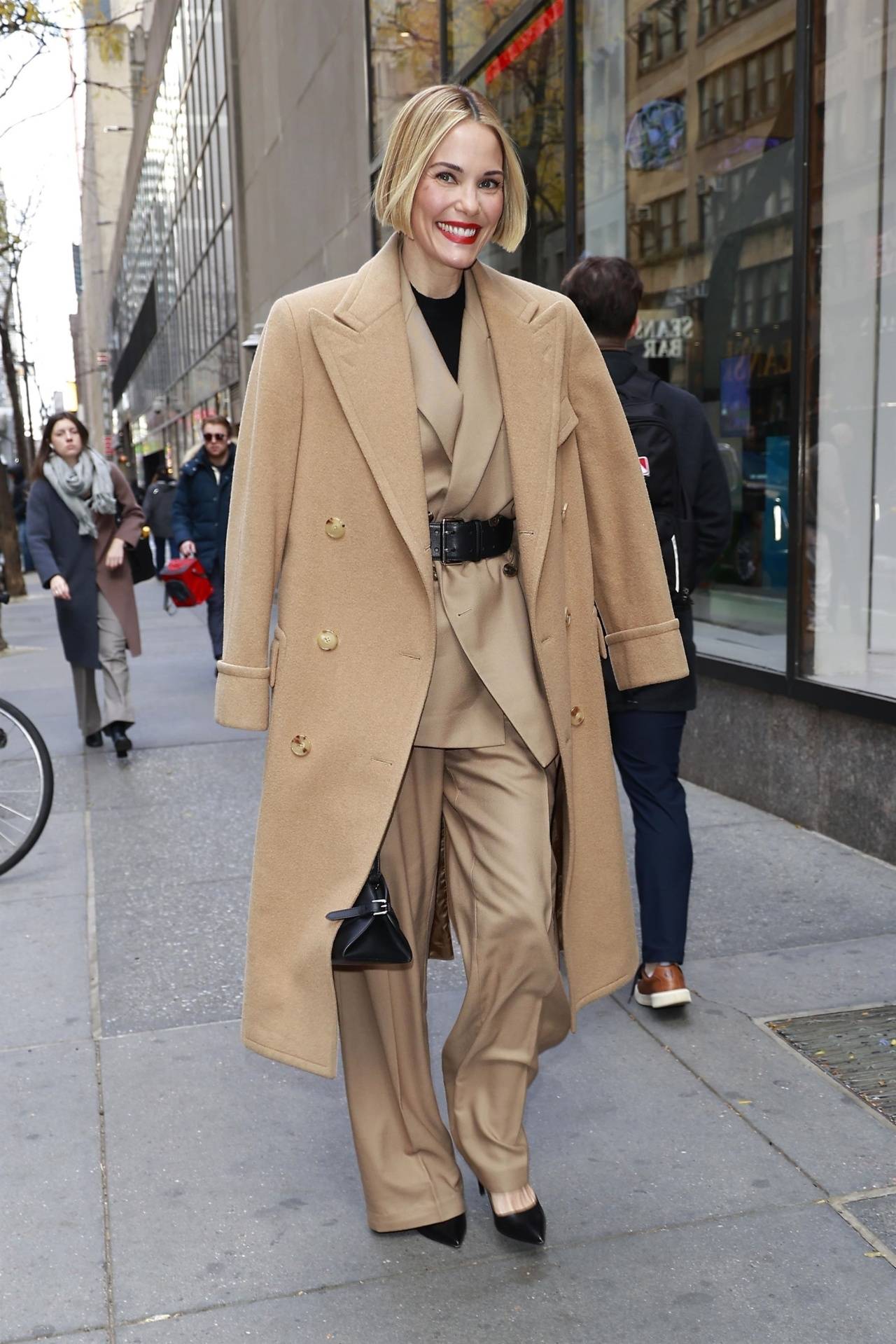 巩俐、梅姨、高圆圆...Power女性冬天少不了一件驼色大衣<strong></p>
<p>数字货币怎么交易</strong>！