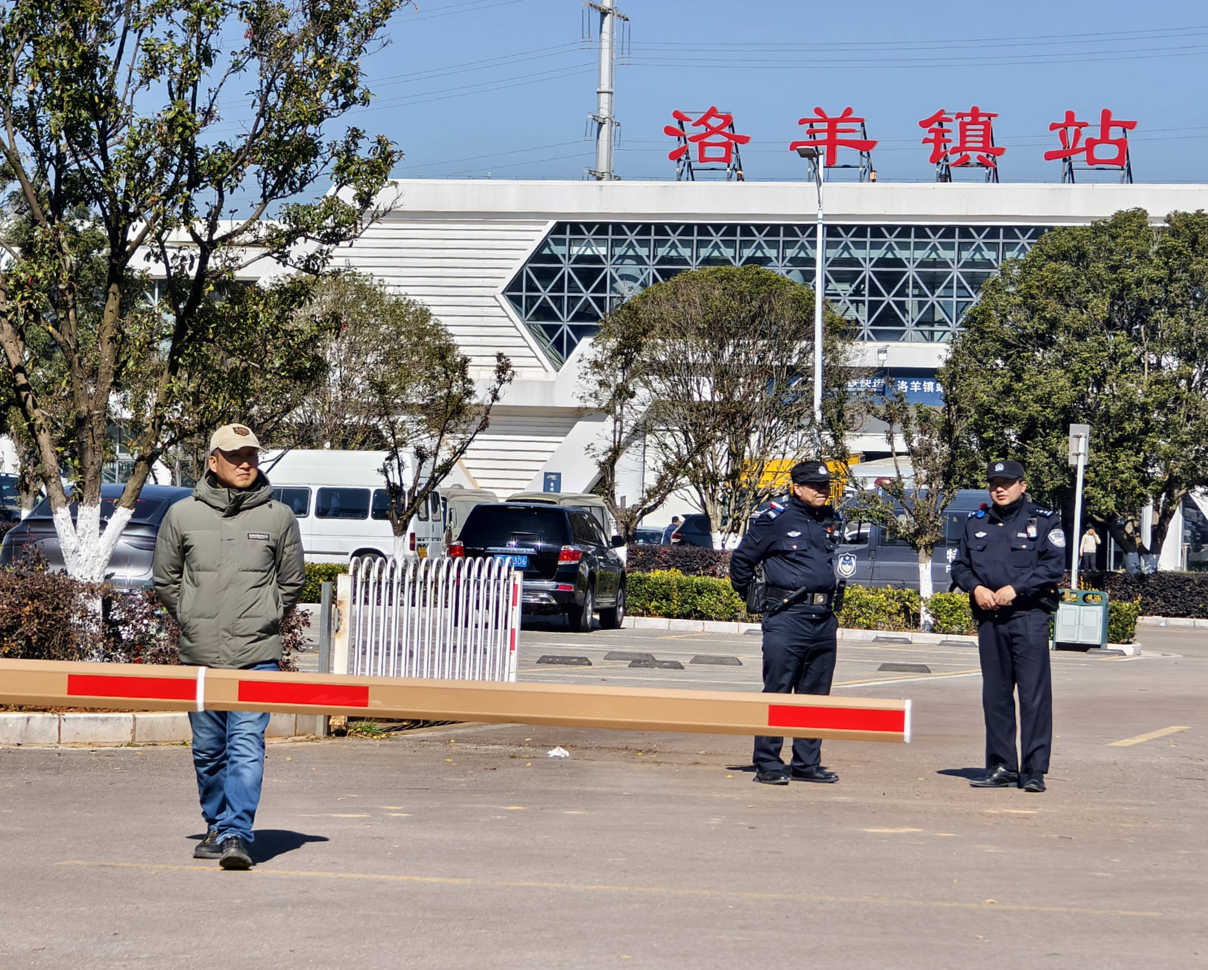 昆明发生试验列车撞施工作业人员事故<strong></p>
<p>开发数字货币</strong>,开屏新闻记者探访现场