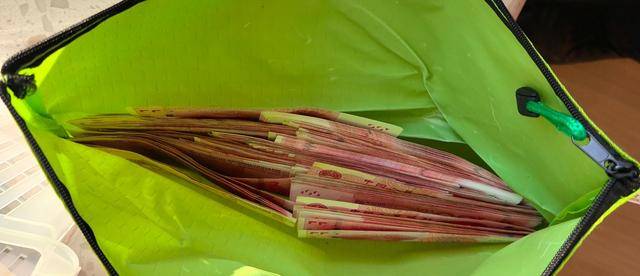 房子要卖了<strong></p>
<p>数字货币交易系统</strong>,两万多现金和珍贵邮票却落在里面,还好有他